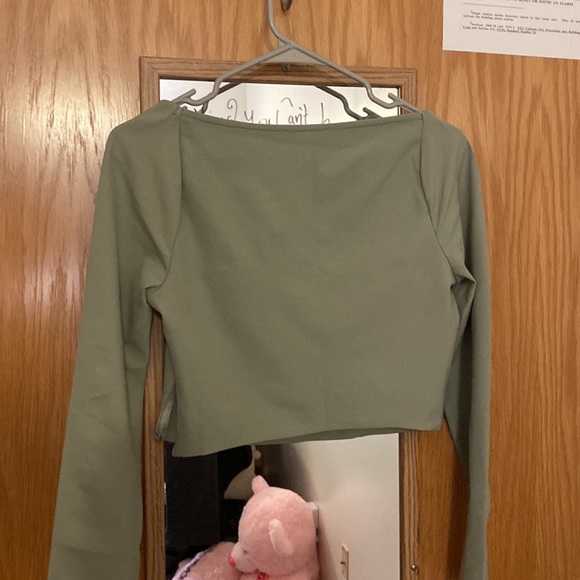 Abercrombie and fitch swoop neckline crop top - Picture 4 of 4